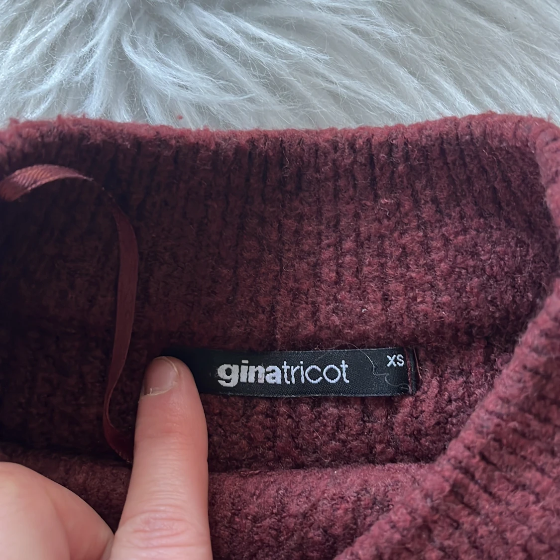 Vinröd stickad tröja Gina Tricot XS - 1