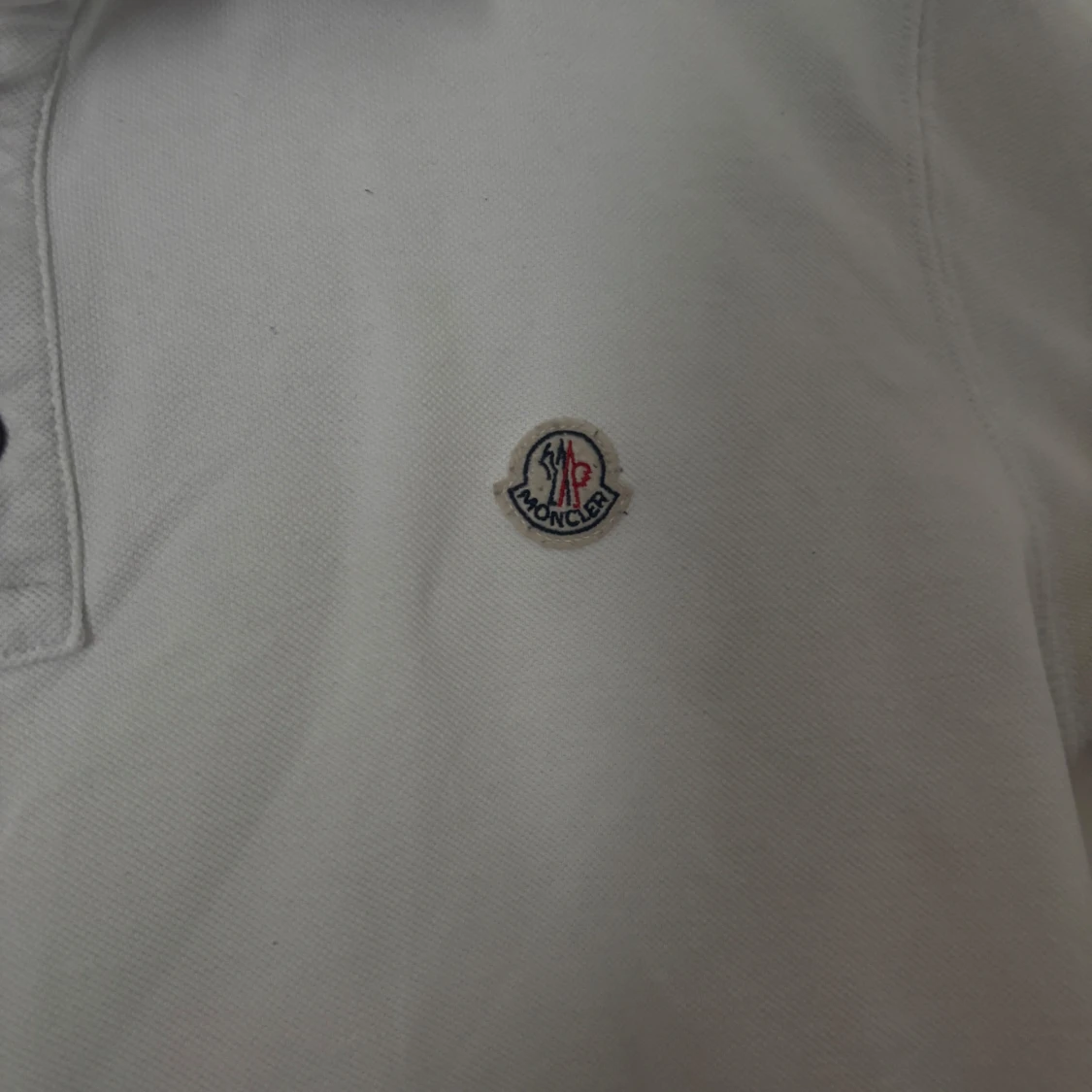 Vit Moncler pikétröja - 2