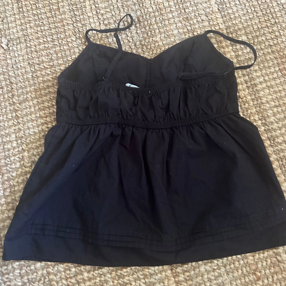 Svart broderad topp med knappar - 1