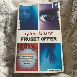 Fruset Offer - En mörk och spännande kriminalroman där tonåringar försvinner i norra Kanada och polisen John Cardinal måste lösa mysteriet. Perfekt för dig som gillar psykologiska thrillers och deckare med intensiv stämning och oväntade vändningar.