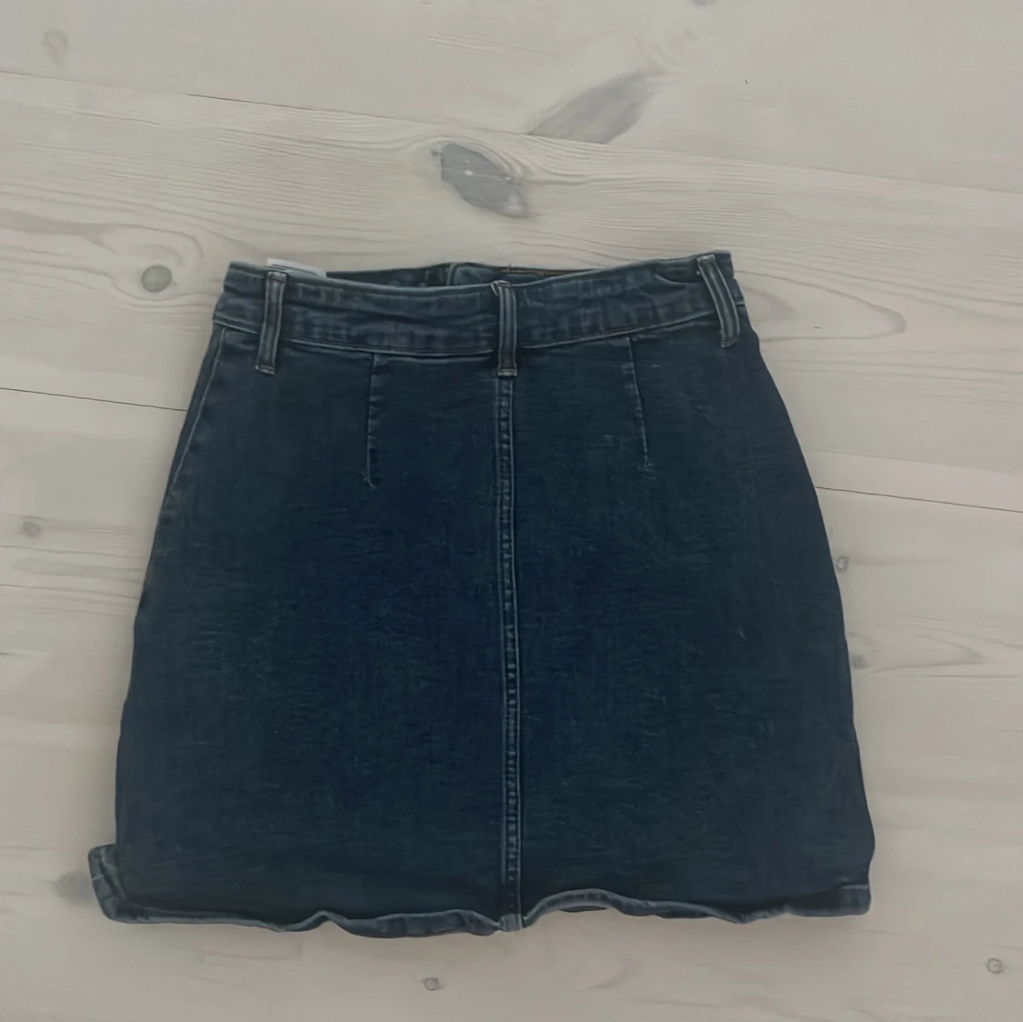 Mörkblå jeanskjol från H&M - 1