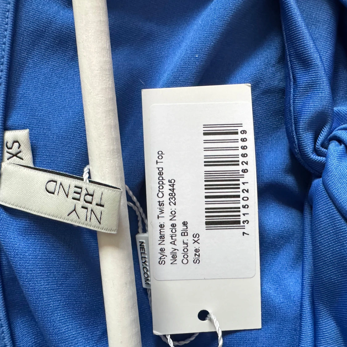 Blå croppad twisttopp från NLY Trend - 2