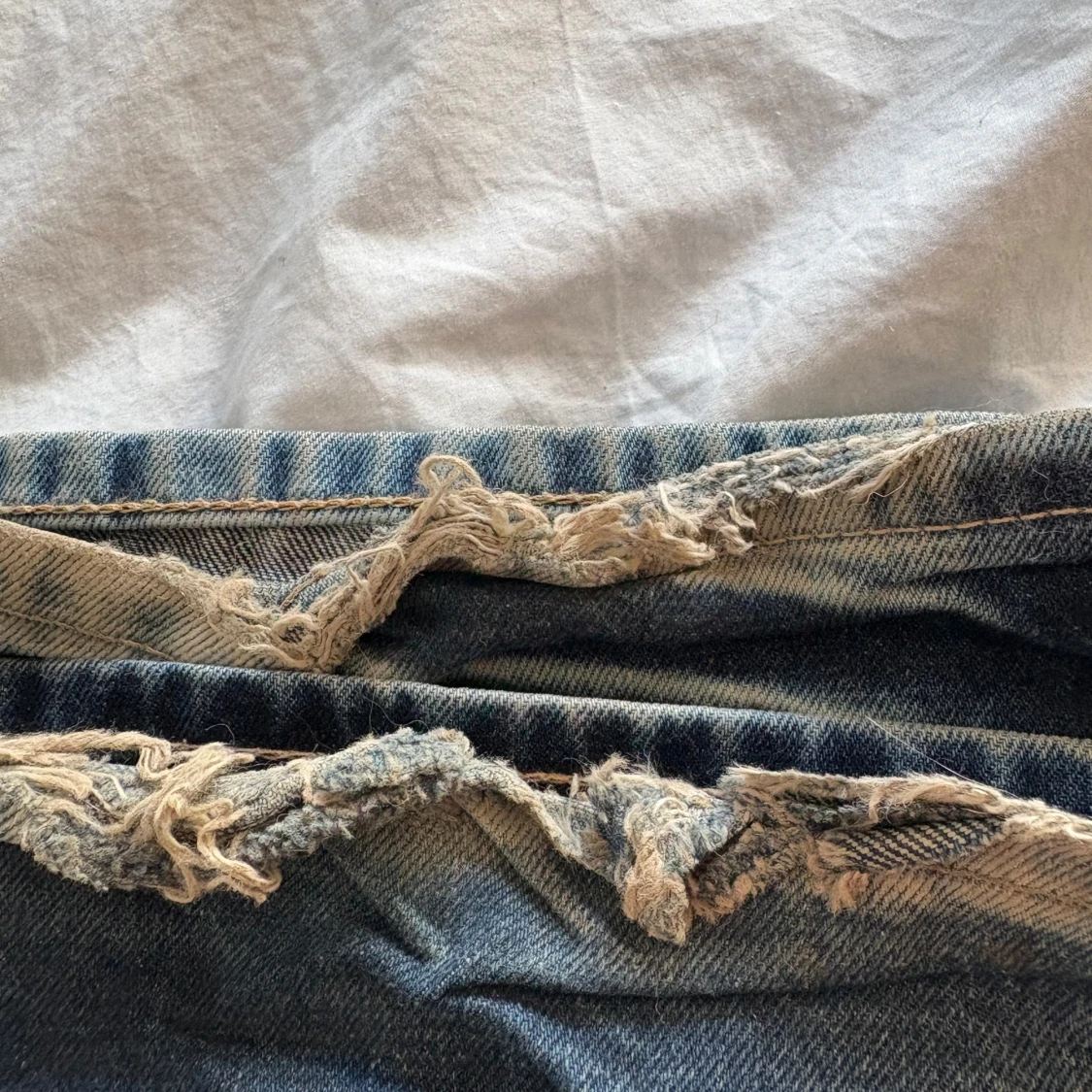 Blå bootcut jeans från Weekday - 2