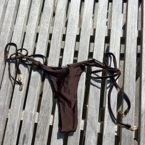 Bikiniunderdel - Snygg brun bikiniunderdel som inte har kommit till använding💞