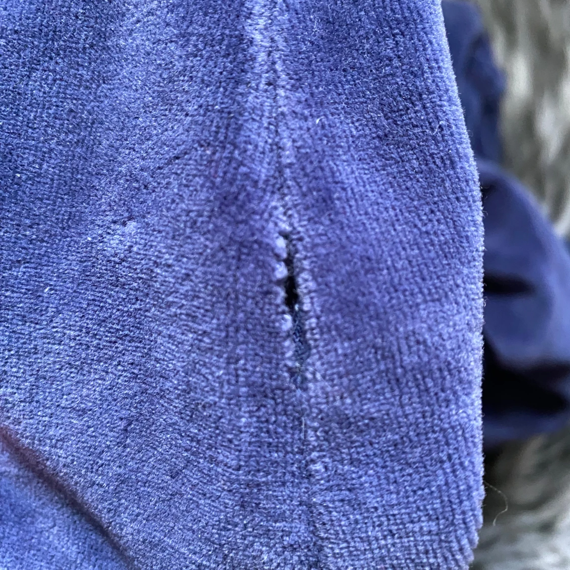 Mörkblå velour hoodie XS från Cubus - 3