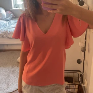 korallrosa blus🍉 - aldrig använt, sitter väldigt skönt och svalt!!🩷