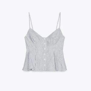 Eftertraktad zara topp - Vill gärna byta denna zara topp i xs till en i storlek S! Hör gärna av dig om du skulle vilja byta💗kan också tänka mig sälja, skulle säga att storleken är mer som en xxs!💗