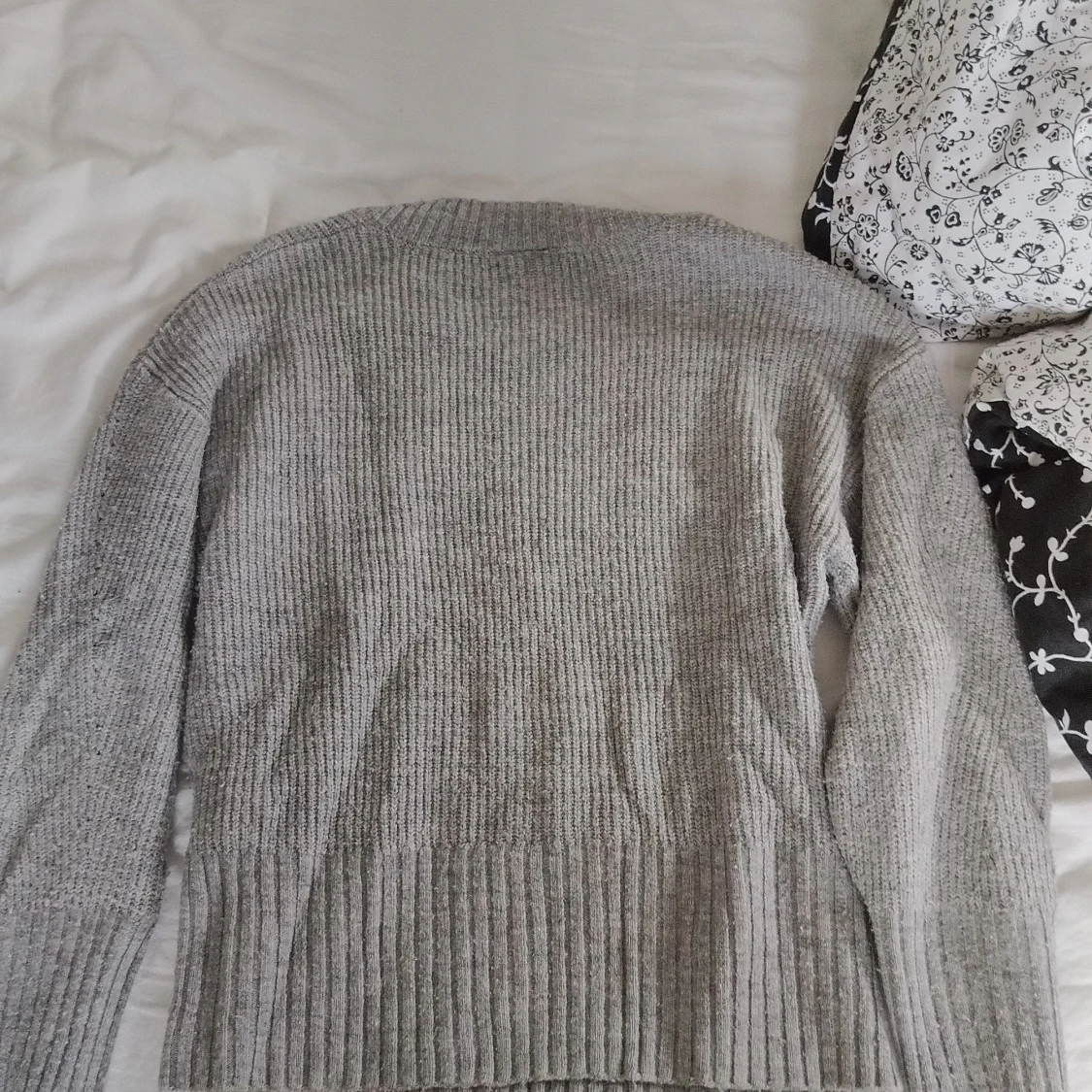 Grå stickad tröja från Lindex - 1