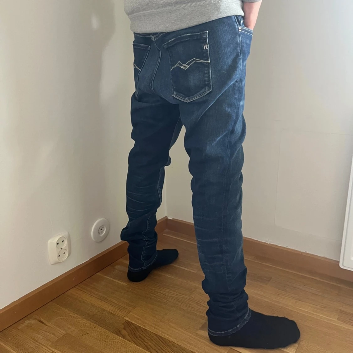 Mörkblåa Replay jeans - 90