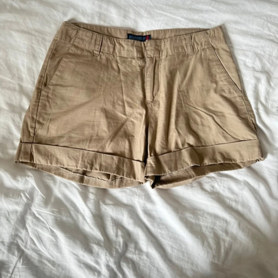 Beige shorts från Brooker