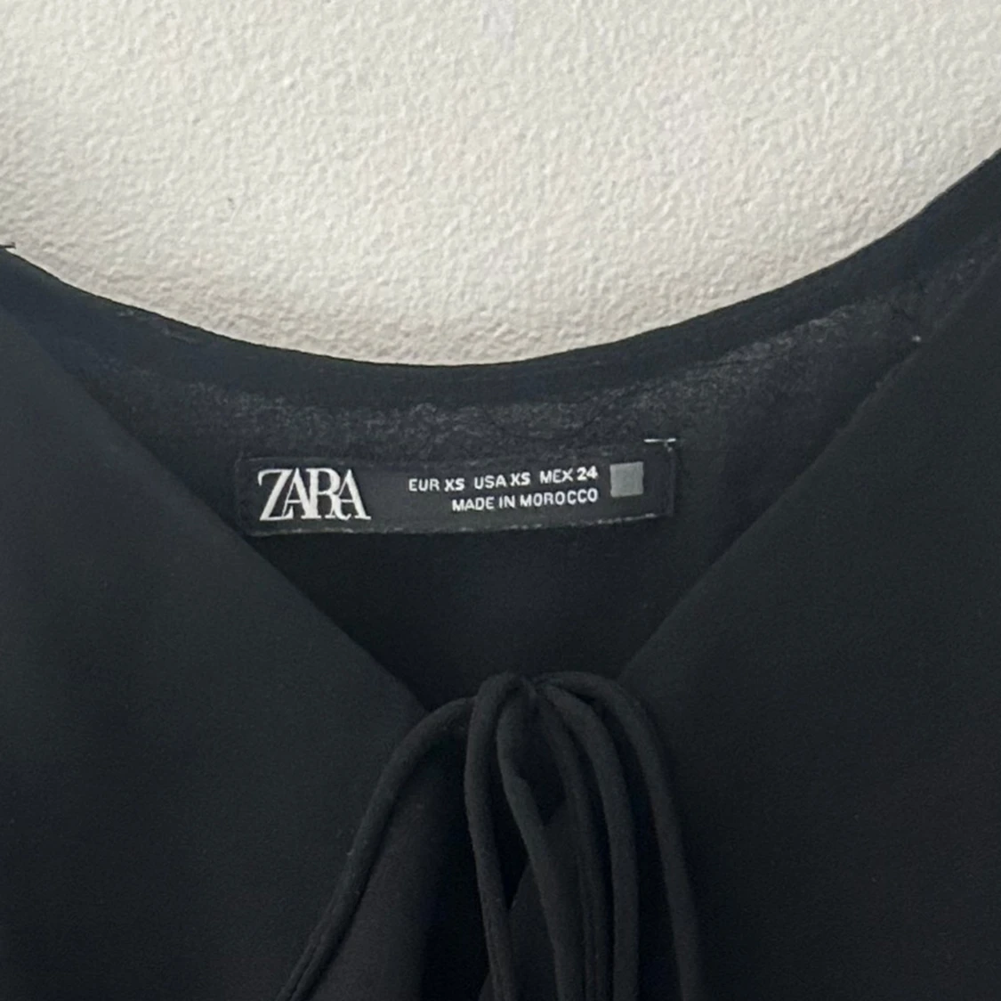 Svart volangig linnetopp från Zara - 2