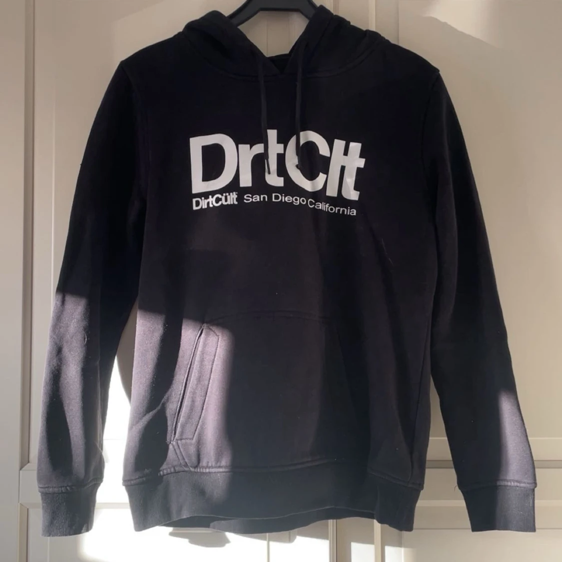 Svart hoodie från DirtCult XL