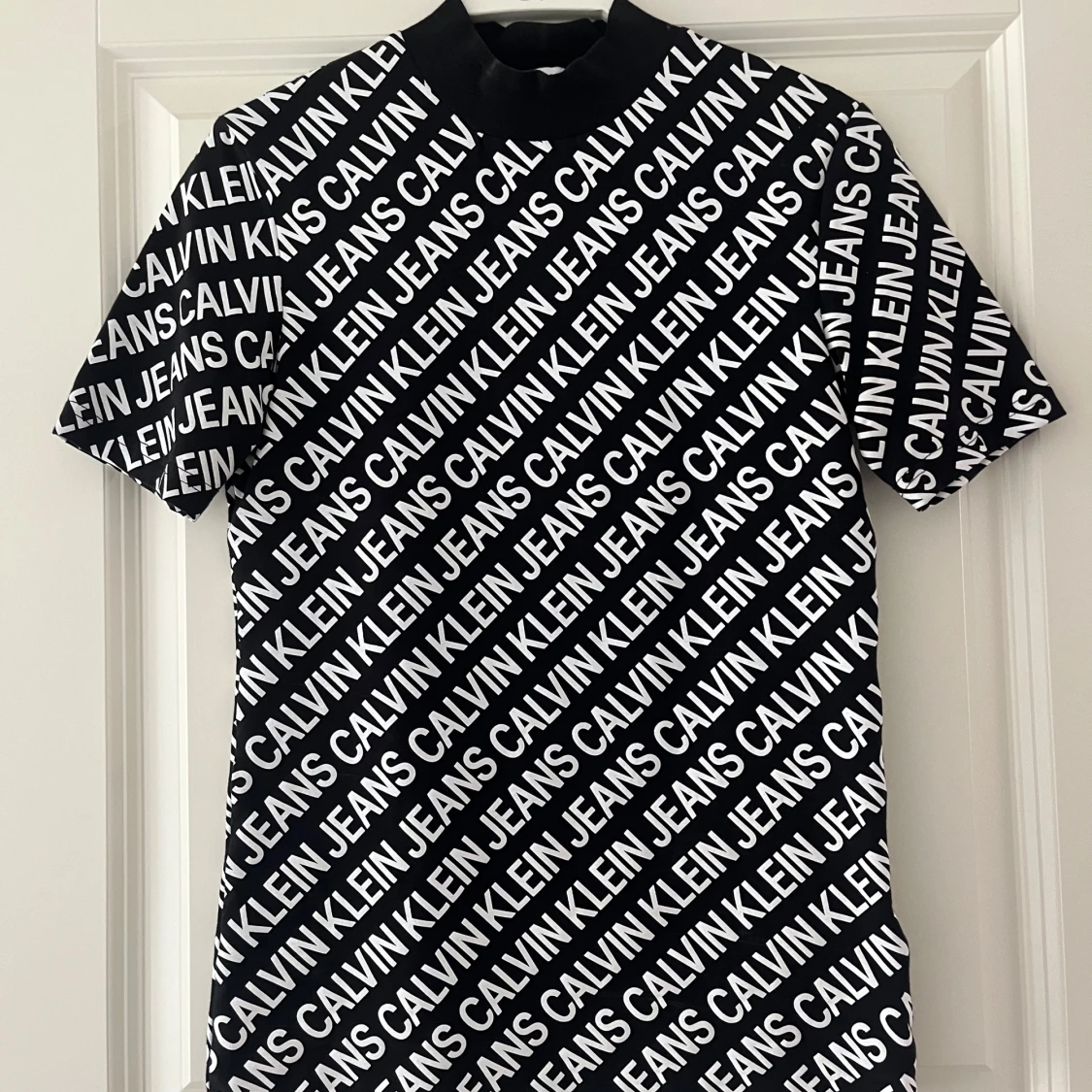 Svart t-shirt Calvin Klein Jeans XS