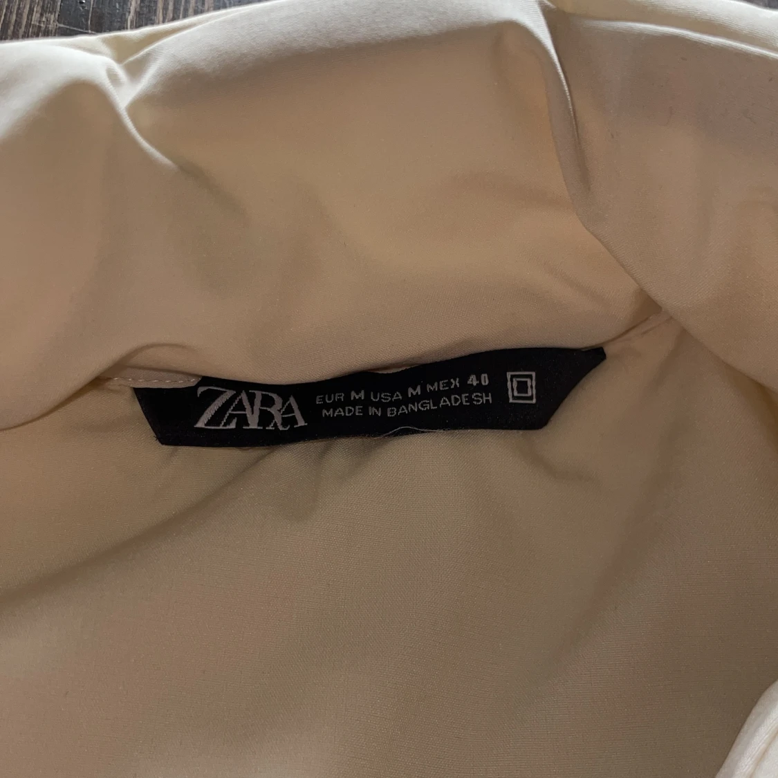 Beige quiltad dunväst från Zara - 1