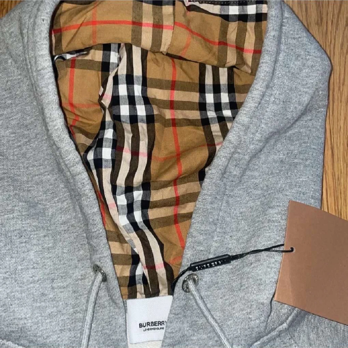 Grå hoodie från Burberry med dragkedja. Köp snälla. Pris diskuteras - 1