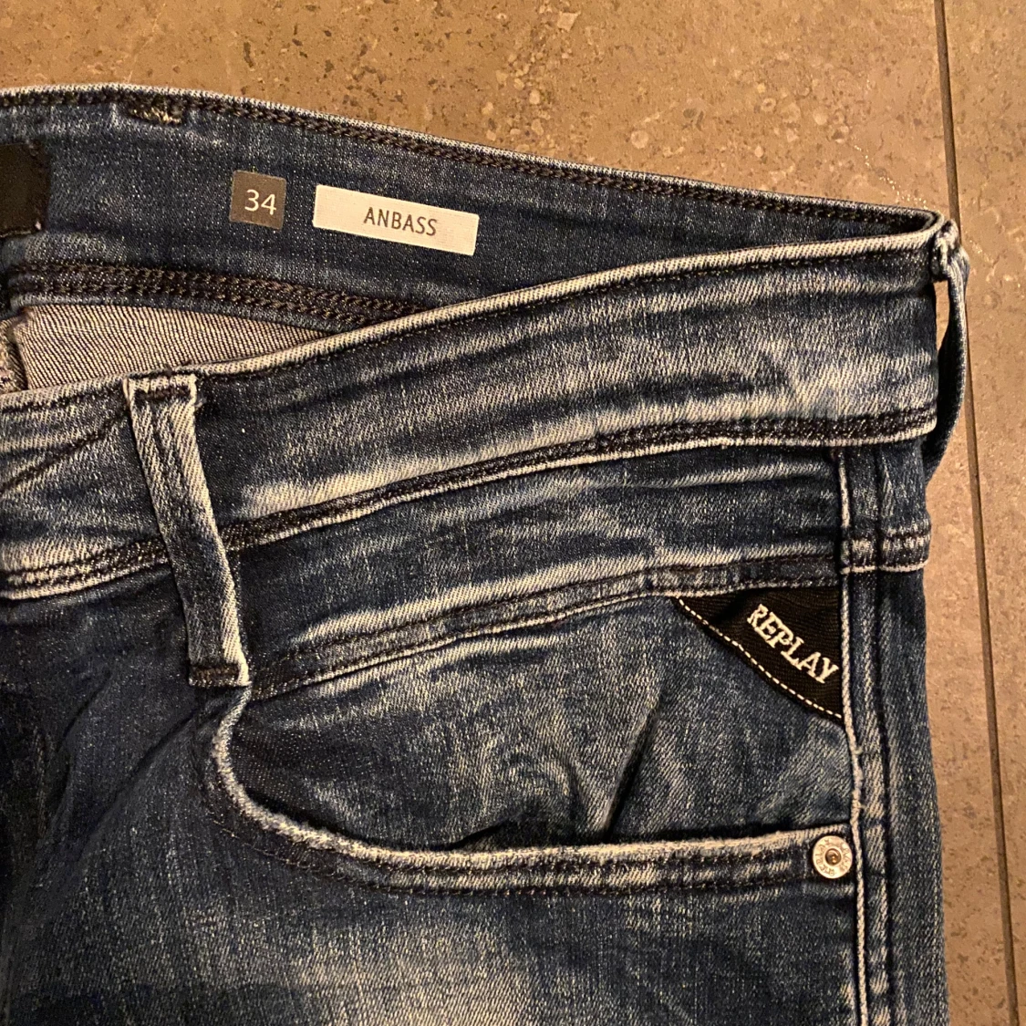 Replay anbass med slitningar  - 1