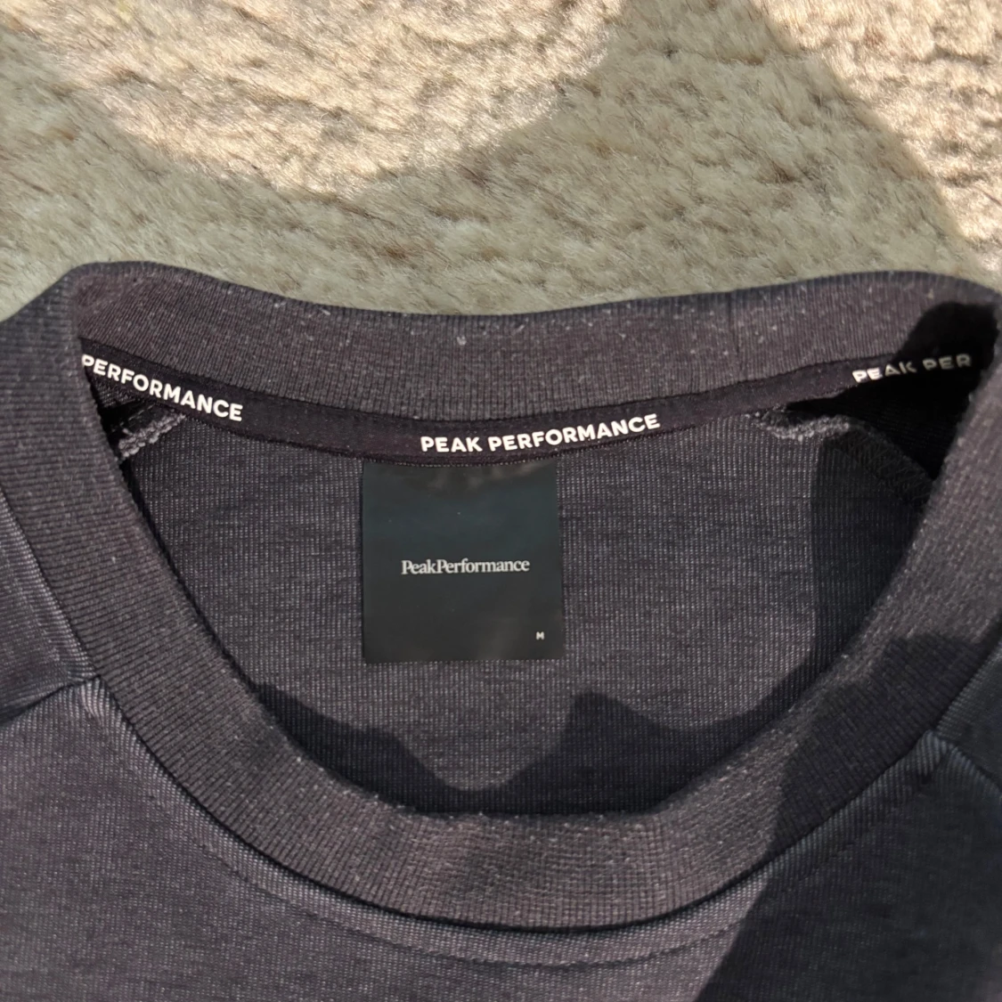 Mörkgrå sweatshirt från Peak Performance - 2