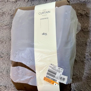 Helt ny Gardin  - Helt ny brun gardin från ellos. Nypris för 700kr