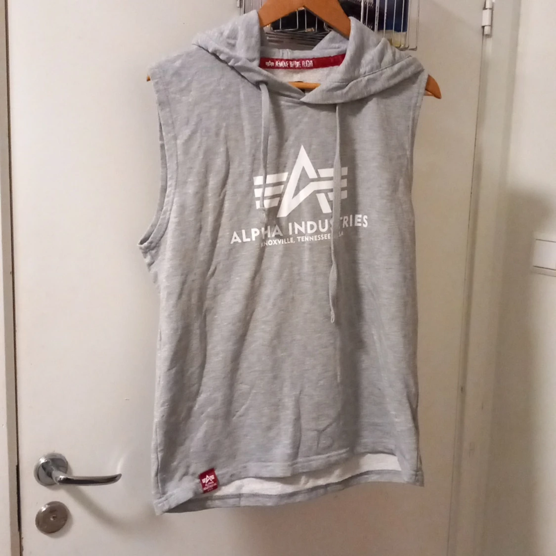 Grå ärmlös hoodie Alpha Industries