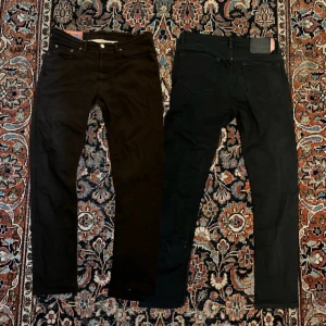 Svarta acne blå konst jeans - Sjukt snygga acne blå konst jeans i svart! Midja:40 längd:100 