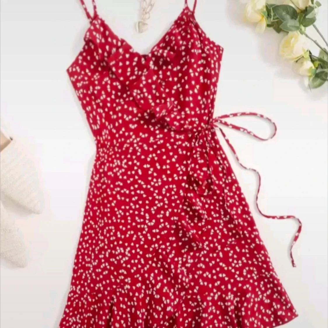 Röd omlottklänning med hjärtan från SHEIN - 1