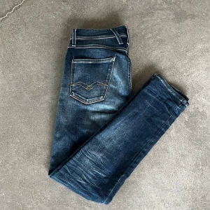 Replay jeans - Tjena! Säljer nu dessa Replay jeans, storlek W30 L32. Jeansen är i 9/10 skick! Hör av er vid frågor// Hugo