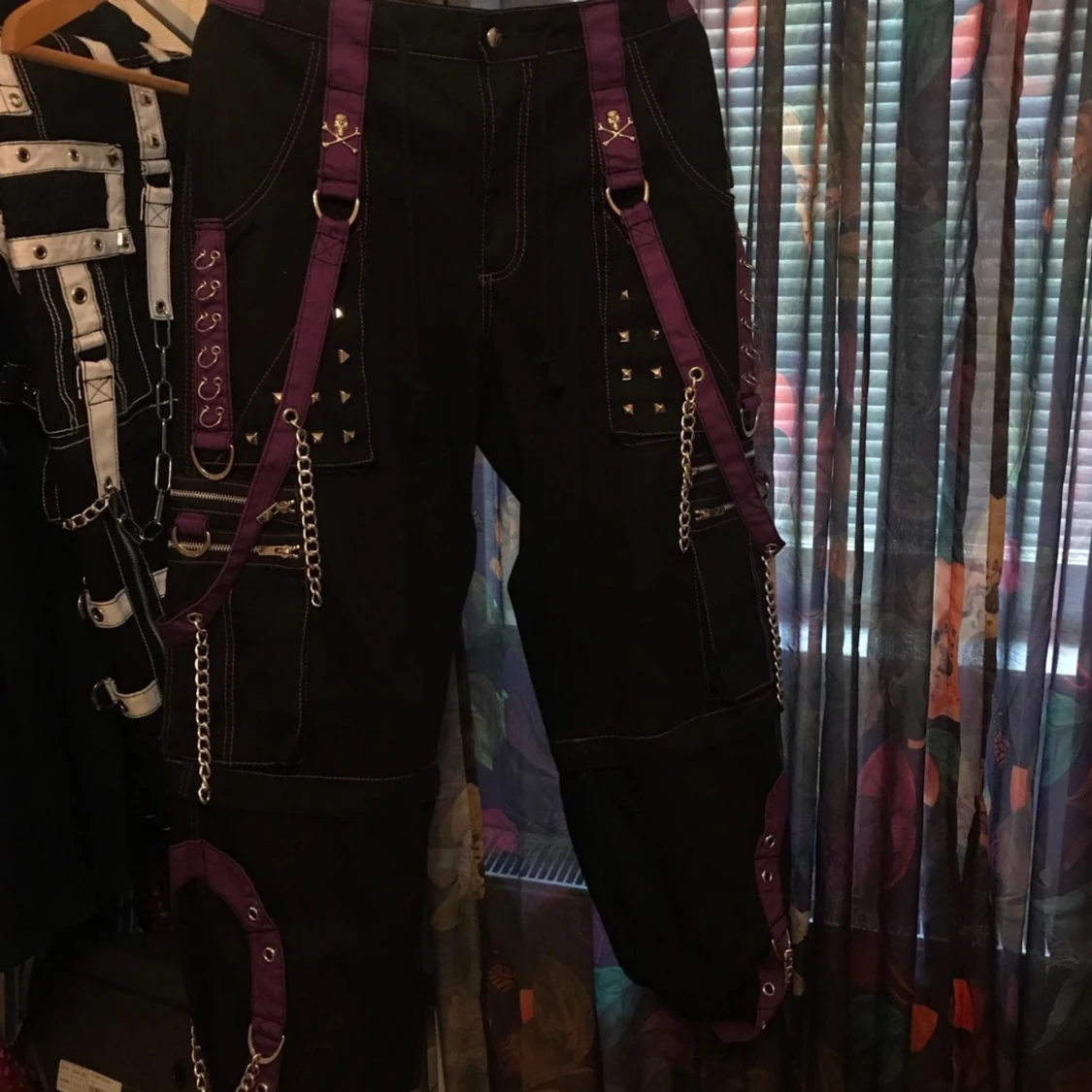 Svarta Tripp NYC cargopants med kedjor