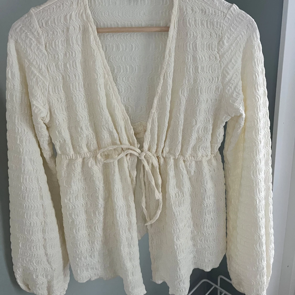 Vit topp med knyte - 2