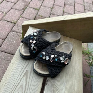 Inuikki tofflor  - Svarta inuikki tofflor, alla diamanter kvar 