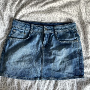 Blå jeanskjol från Vila XS - Snygg blå jeanskjol från Vila