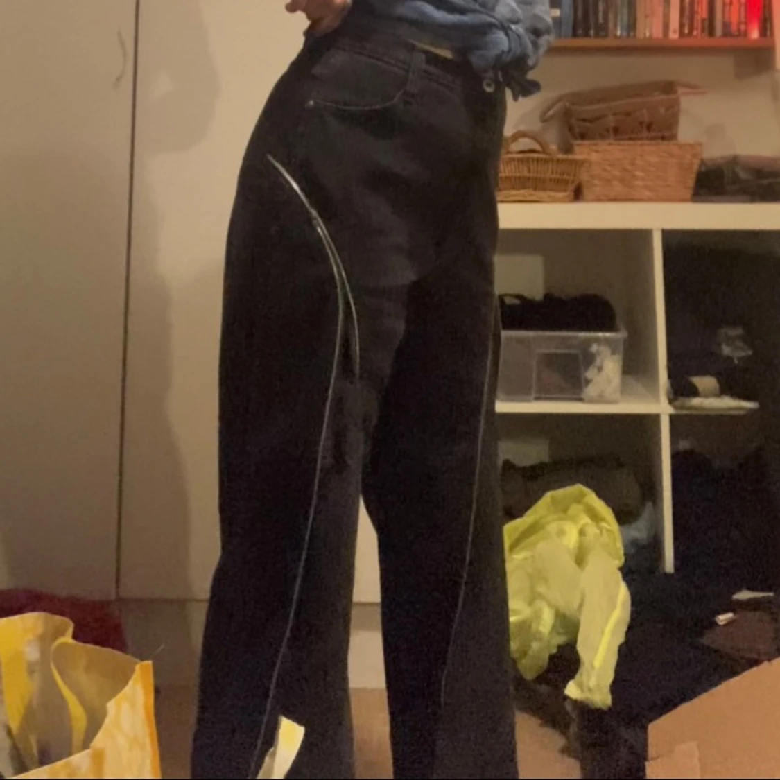 Svarta wide jeans med dragkedjedetaljer - 1