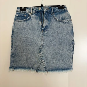 Jeanskjol - Jättefin jeans kjol från Nakd aldrig använd!
