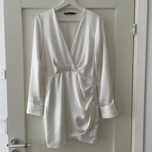 Zara klänning  - Superfin zara klänning, aldrig använd. 