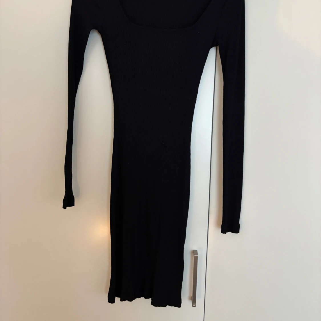 Svart ribbad klänning från NA-KD - 1