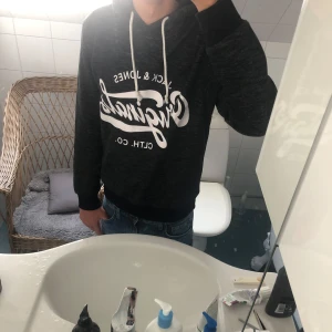 J&J Originals hoodie  - Tja! Säljer en as snygg originals hoodie. Jätte bra kvalite och go passform. 10/10 skick. Hör av dig vid funderingar!
