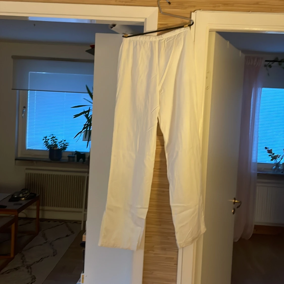 Vita linnebyxor med snörning - 1