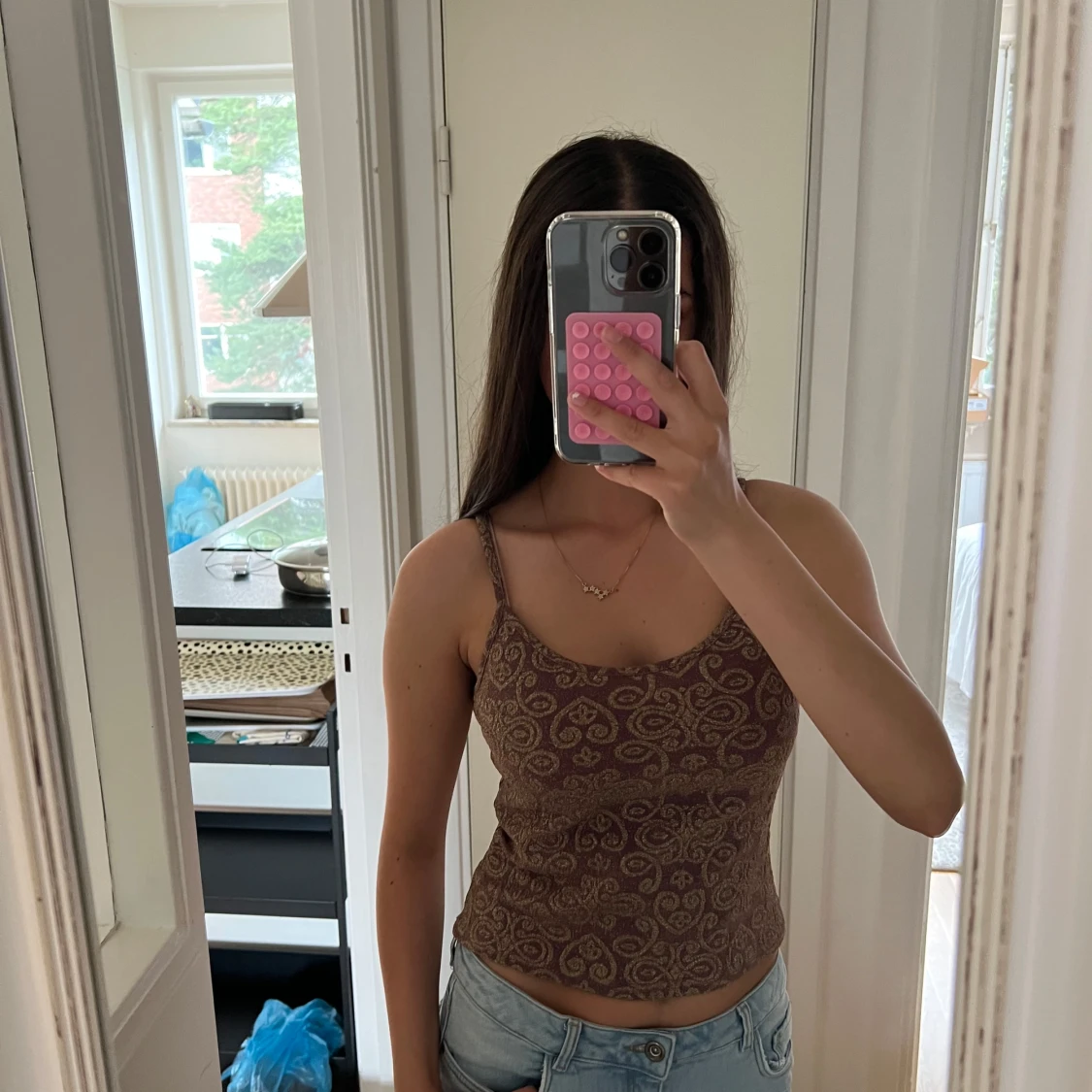 Brun mönstrad linnetopp med smala band - 1