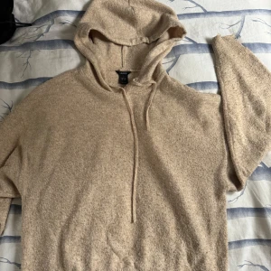 Beige stickad hoodie från Lindex - Beige stickad hoodie från Lindex🔥