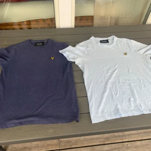 Lyle & Scott 2 pack! Går att köpa separat också! - Mörkblå S Ljusblå M Går att köpa separat bara att skriva Mitt pris 80kr