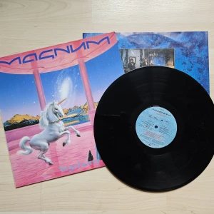 Magnum - "Vigilante" LP - Magnum - "Vigilante" Vinyl  1986 Tyskland Press  Konvolut: VG+ Vinyl: VG+