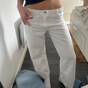 Vita jeans - Säljer dessa snygga vita jeans! Pris kan diskuteras 🤍