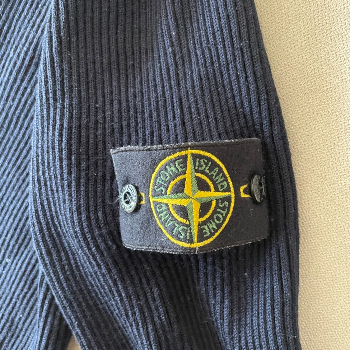 Mörkblå stickad tröja Stone Island - 1