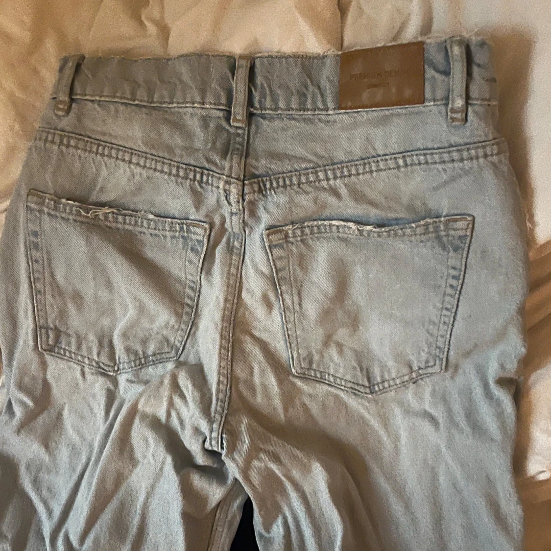 Ljusblå jeans från Gina tricot  - 2