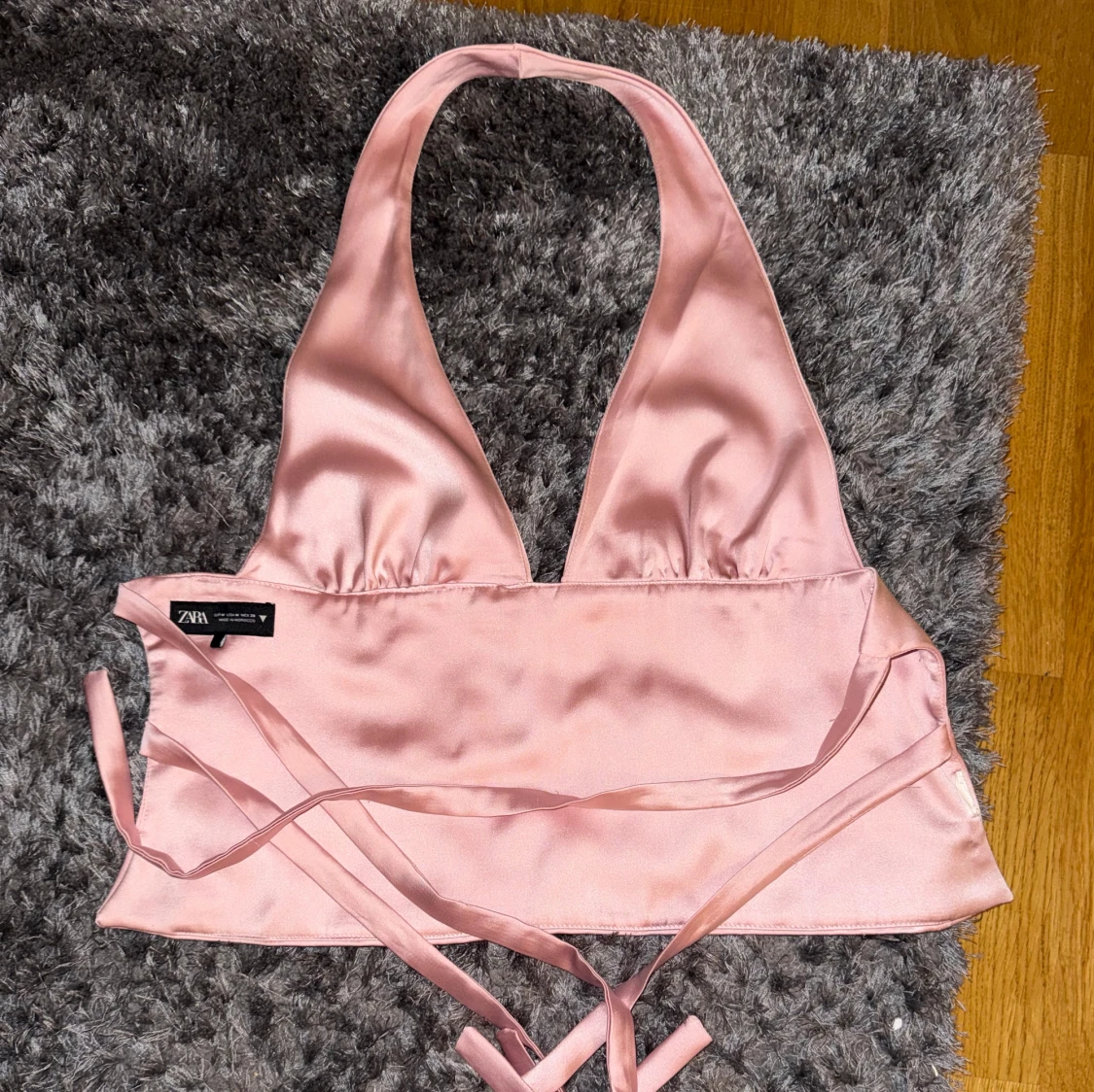 Rosa halterneck topp i satin - 3