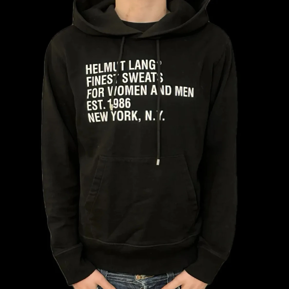 Svart Helmut Lang hoodie med tryck