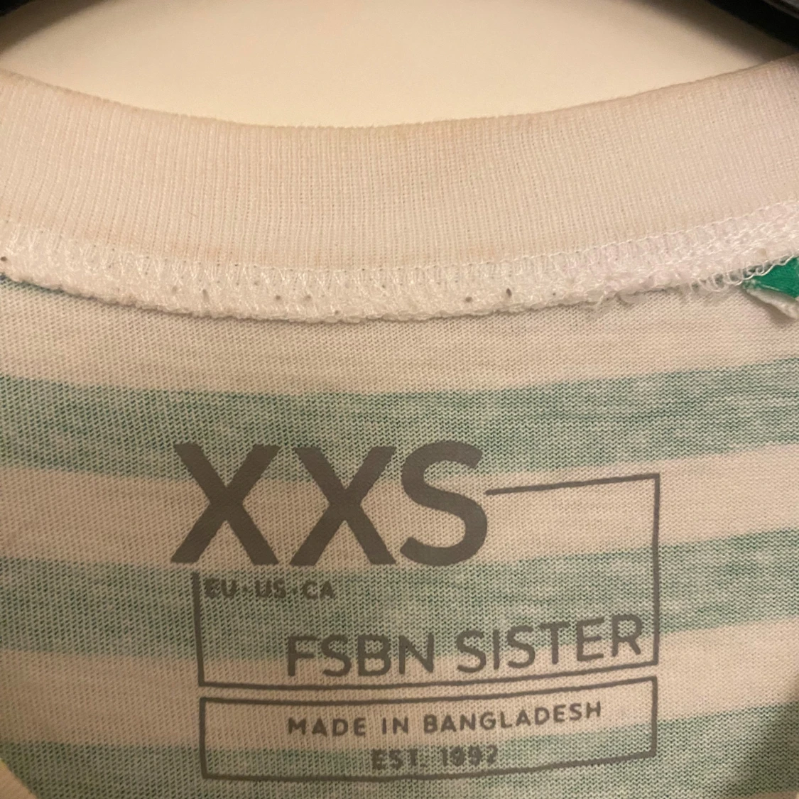 Grönvit randig croppad topp  - 4