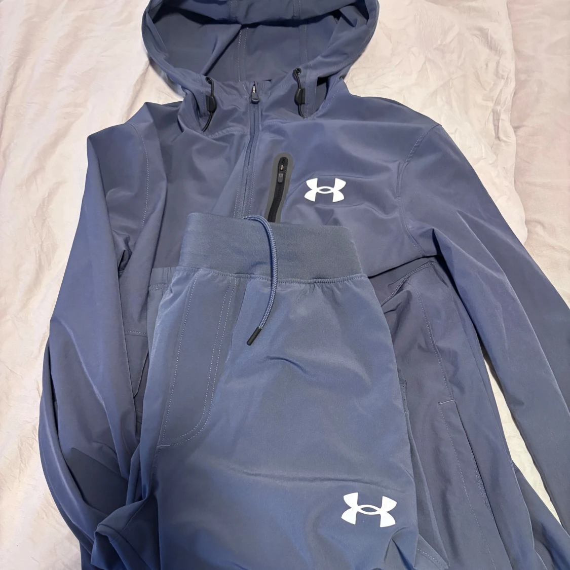 Blå tracksuit från Under Armour - 2