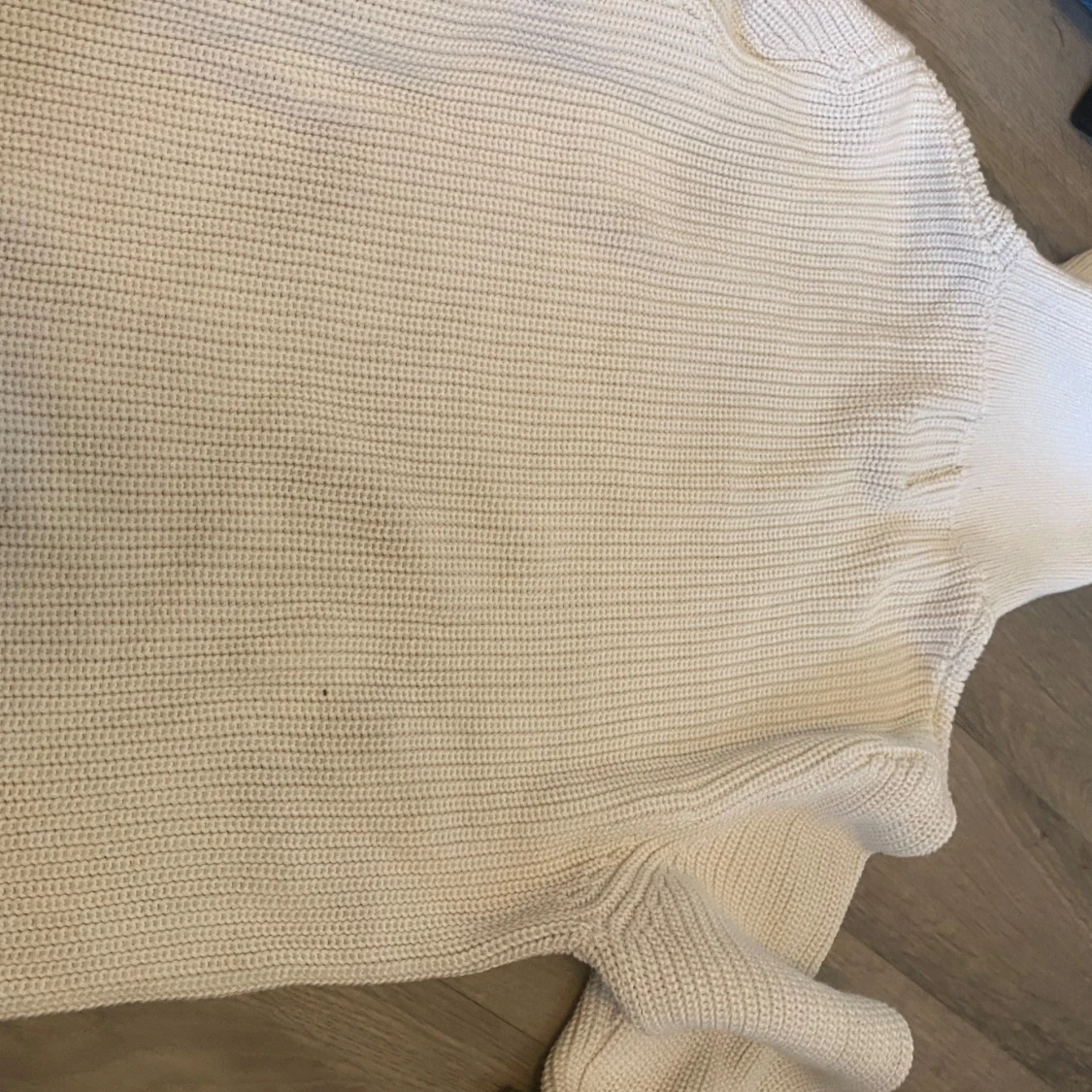 Vit stickad polotröja XS