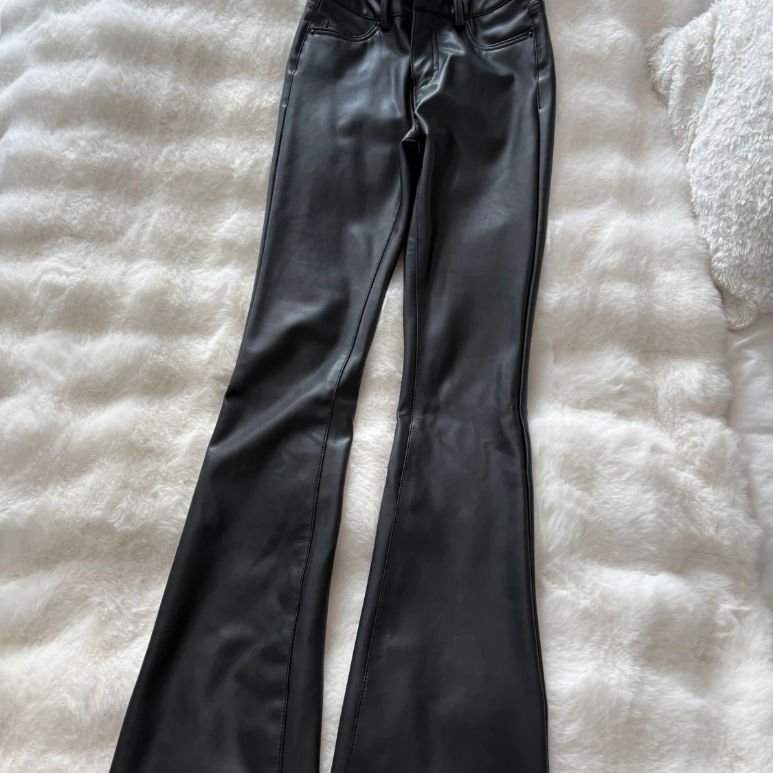 Svarta bootcut byxor i skinnlook Vero Moda