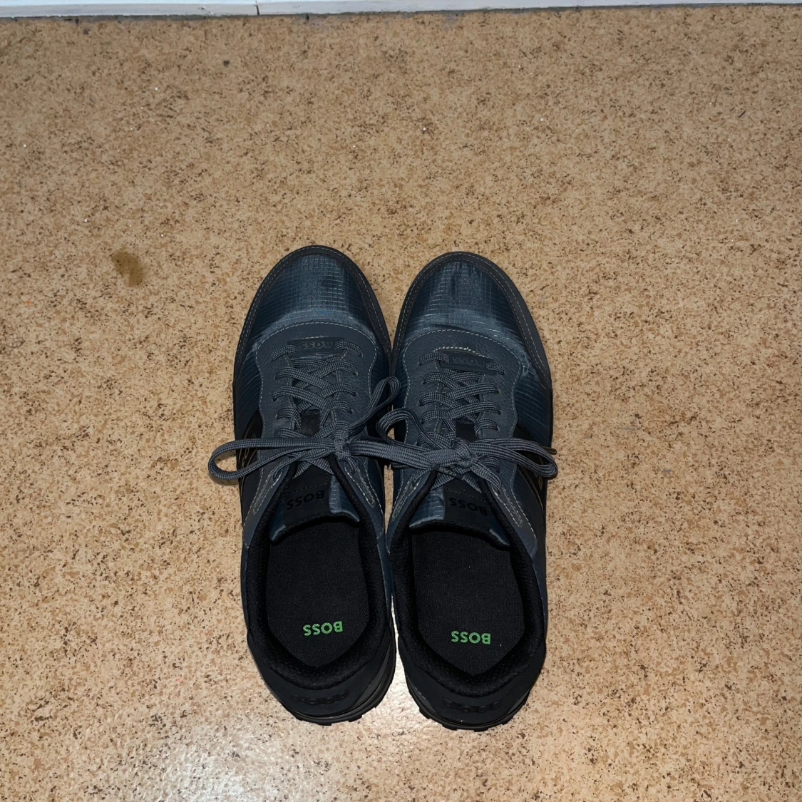 Mörkgrå/blå sneakers från BOSS - 1